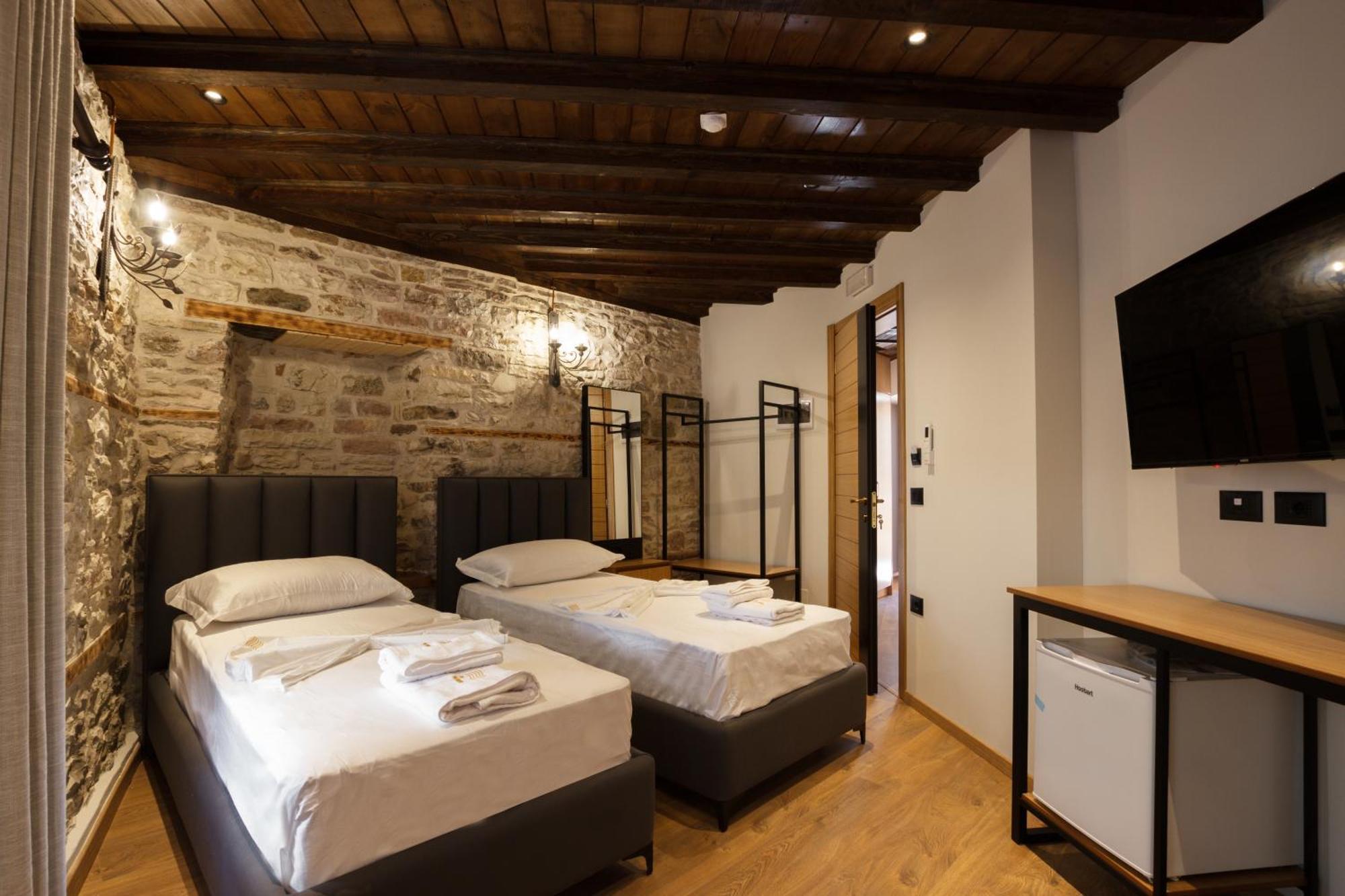 Furra Hotel Gjirokastër Esterno foto