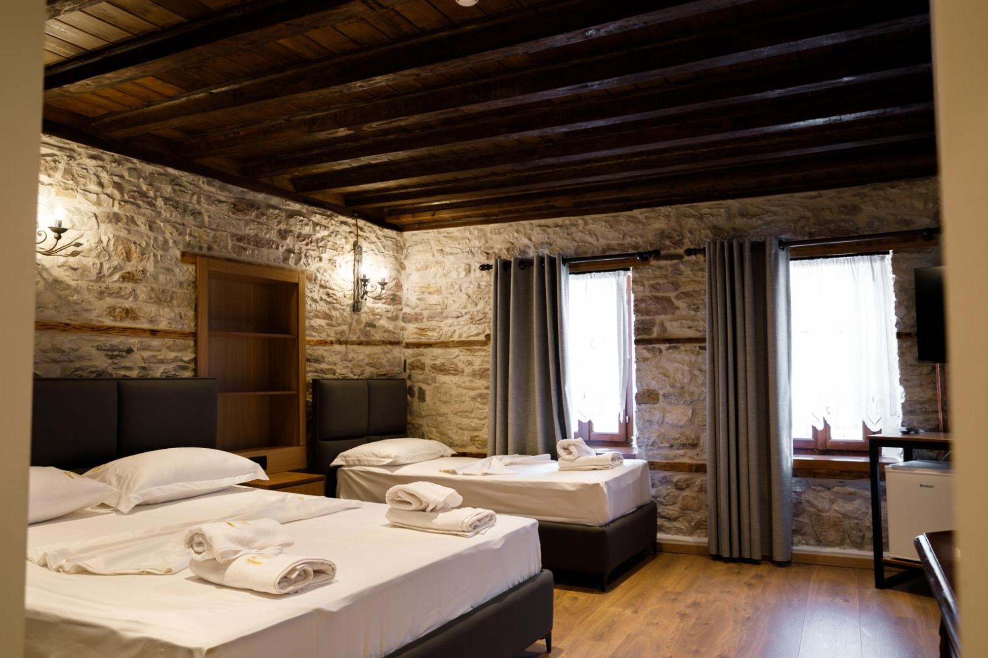 Furra Hotel Gjirokastër Esterno foto