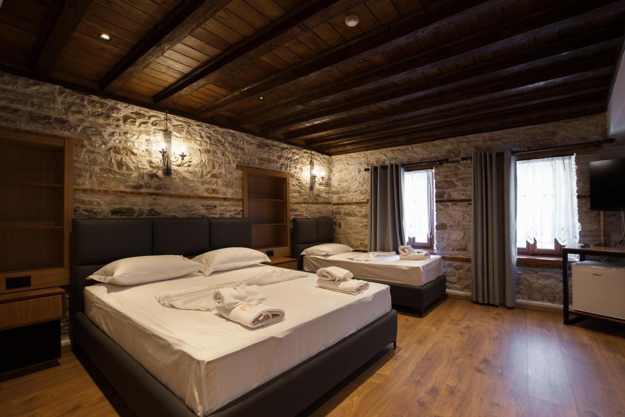 Furra Hotel Gjirokastër Esterno foto